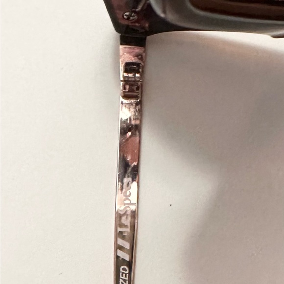 Le Specs Brown Tortoiseshell Sunglasses with Cat-Eye Design - Picture 3 of 3